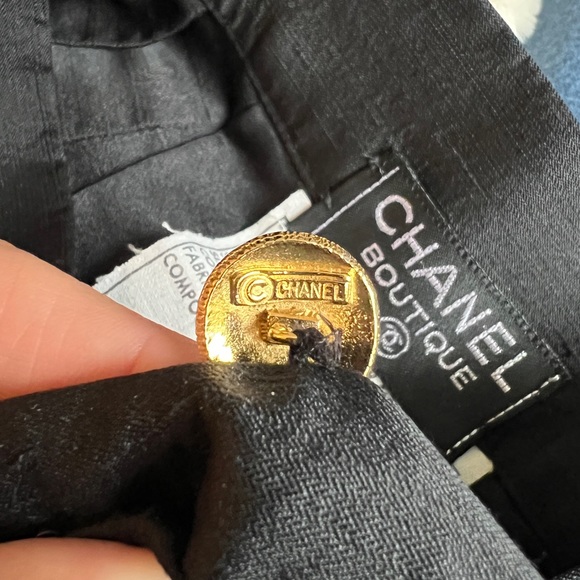✨HOST PICK✨ CHANEL BLACK SILK PLEATED SKORT, RARE, COLLECTORS ITEM, SZ SMALL - Picture 7 of 7